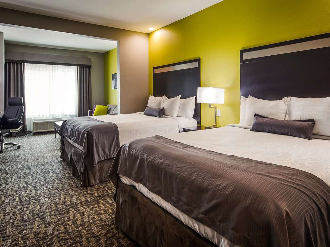 Best Western Plus Bay City Inn & Suites主图