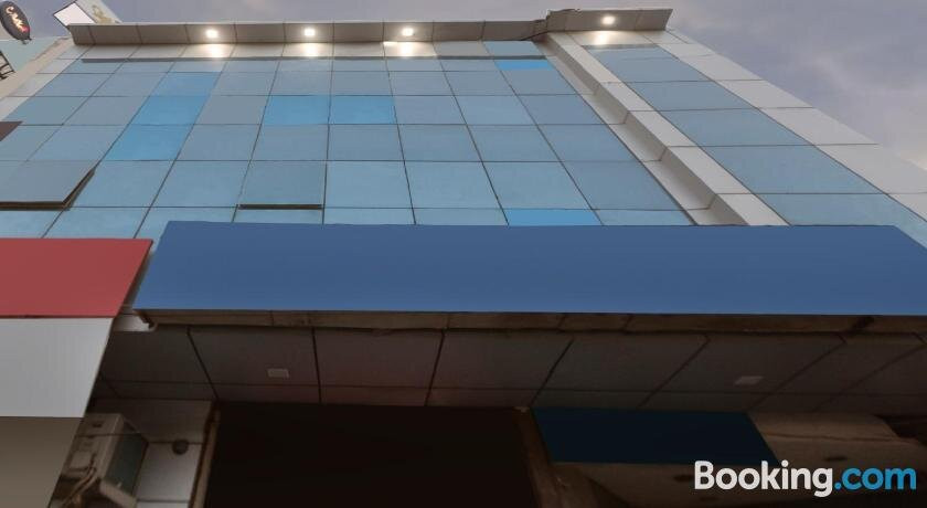 SPOT ON 77081 Hotel Rj