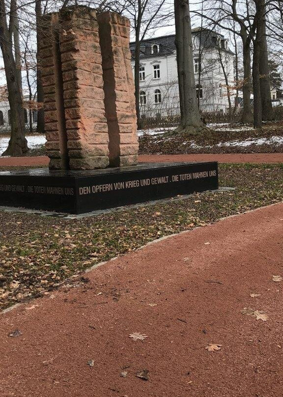 DenkmalDen Opfern Von Krieg Und Gewalt-米特韦达必去景点
