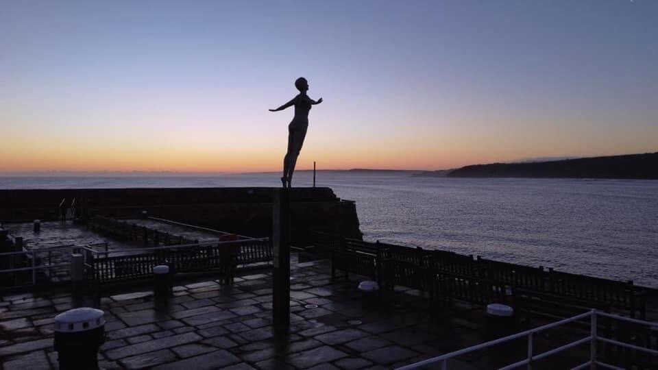 Diving Belle statue Scarborough景点图片