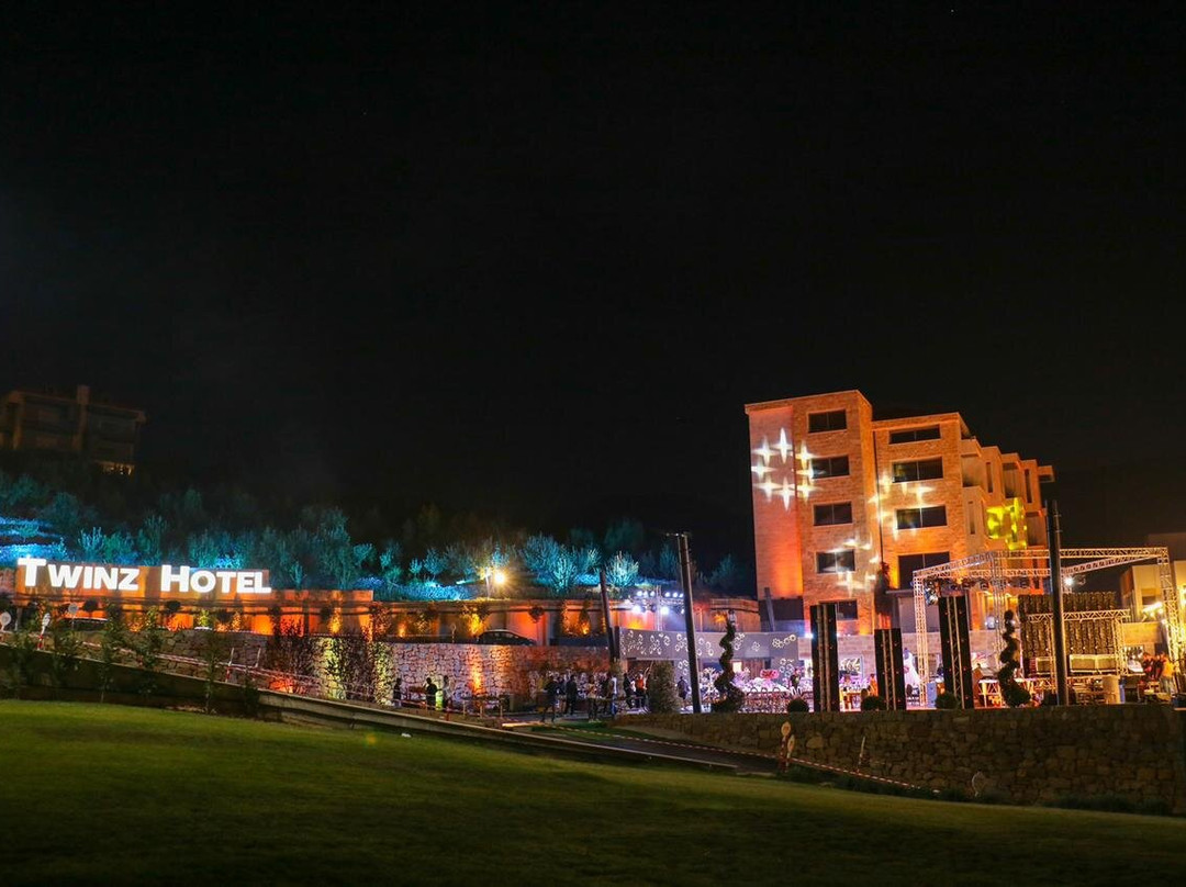 Ehden酒店住宿-Twinz Hotel And Spa