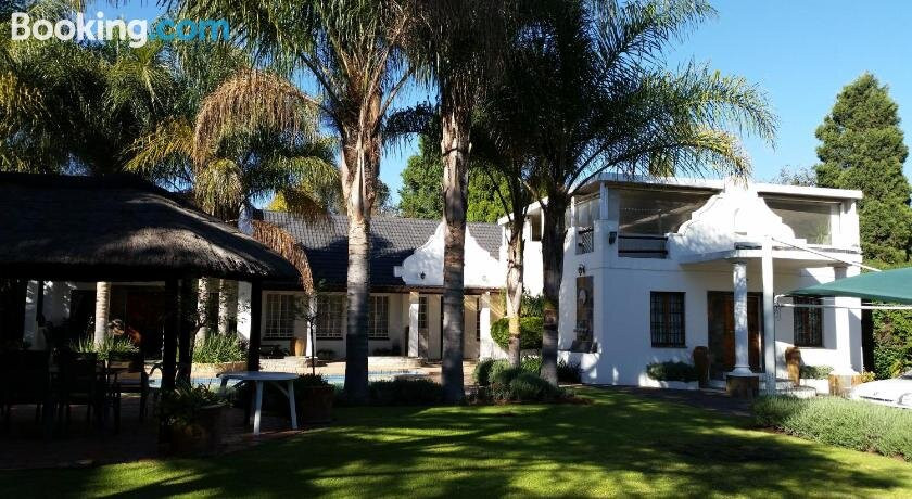 Six Valk Avenue Guest House主图