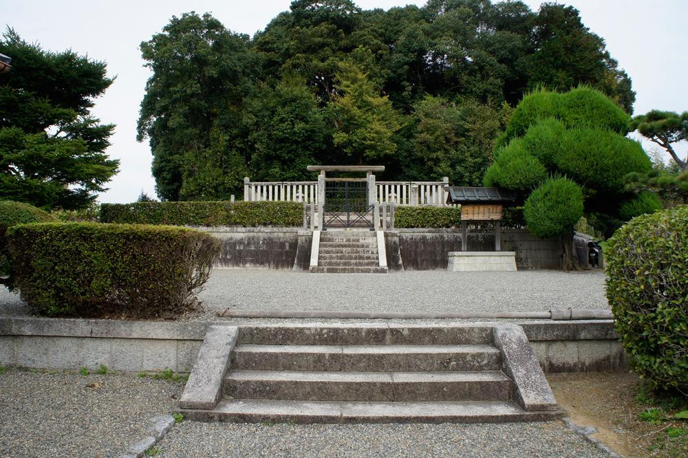 Grave of the Emperors Tenmu and Jito景点图片