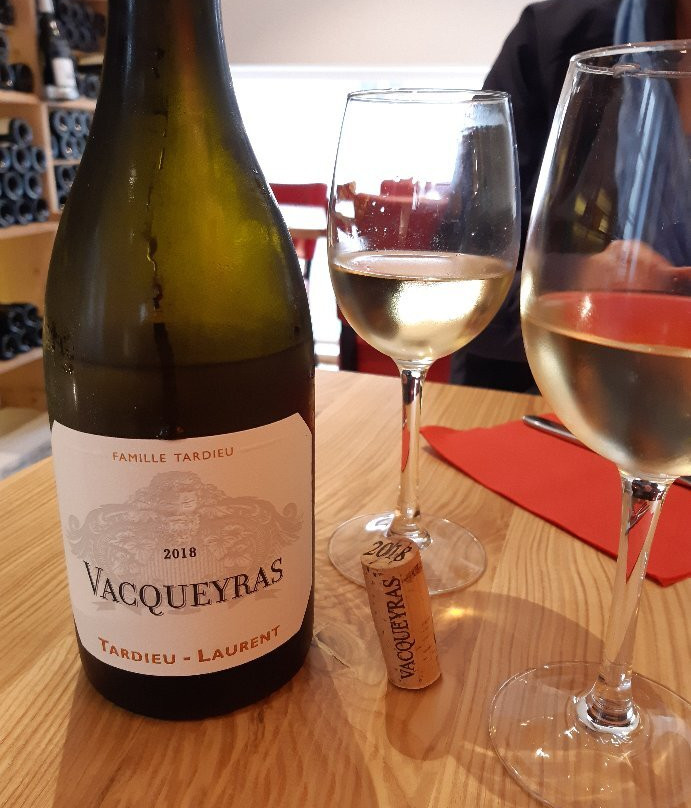 Cave à Vin - Le Volet qui penche-巴约必去景点