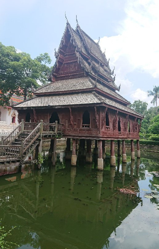 Wat Thung Sri Muang景点图片