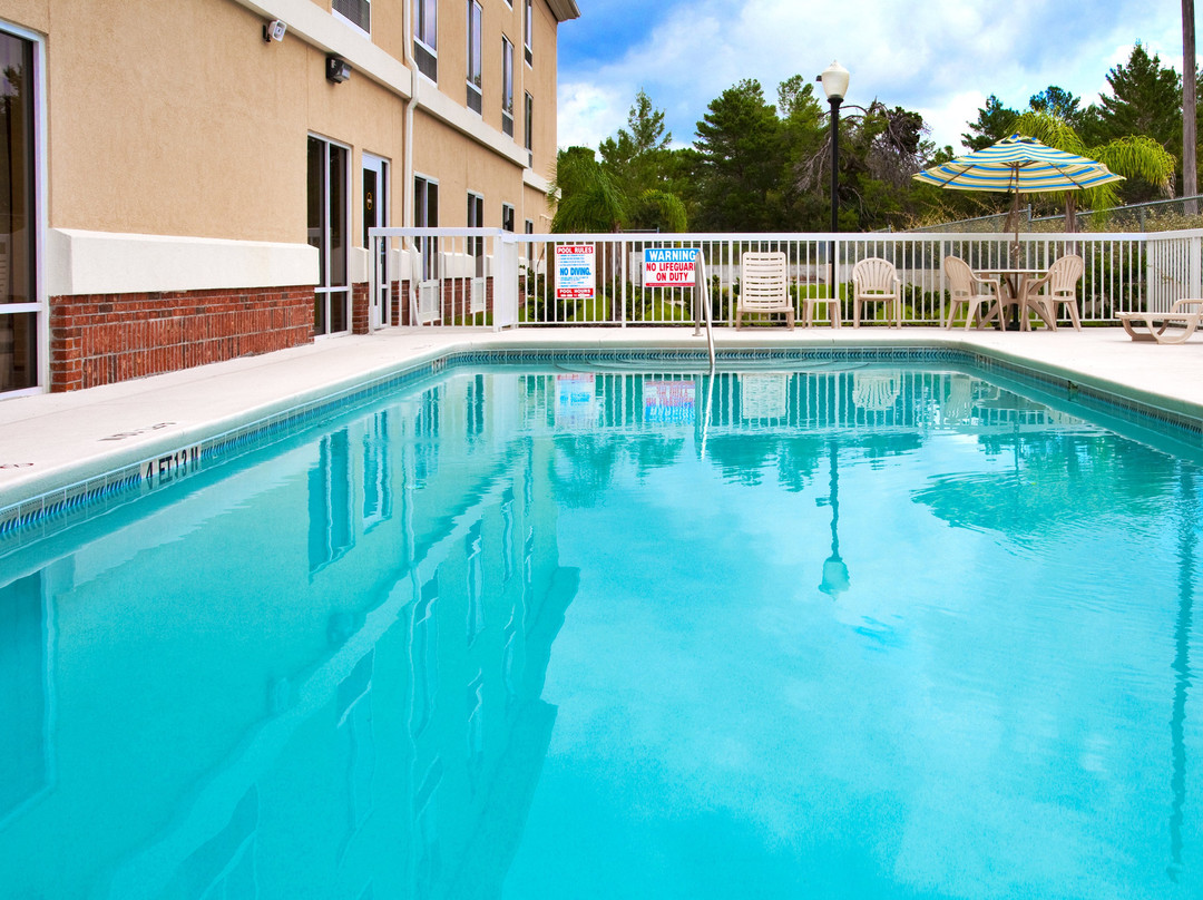 斯普林希尔快捷假日&套房酒店主图