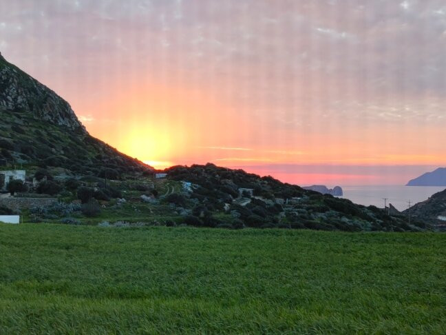 Plathiena Beach-米洛斯岛必去景点