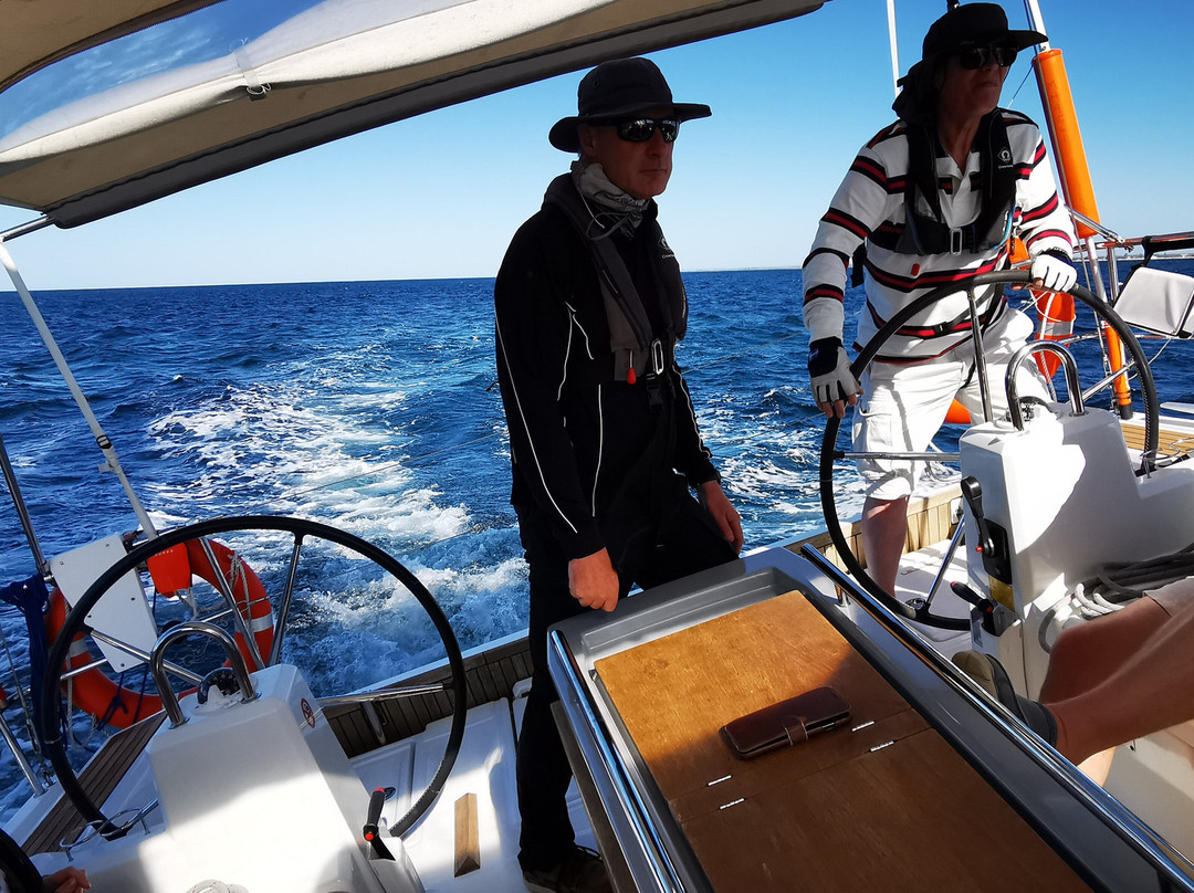 Oceanwest Charters-巴瑟尔顿必去景点