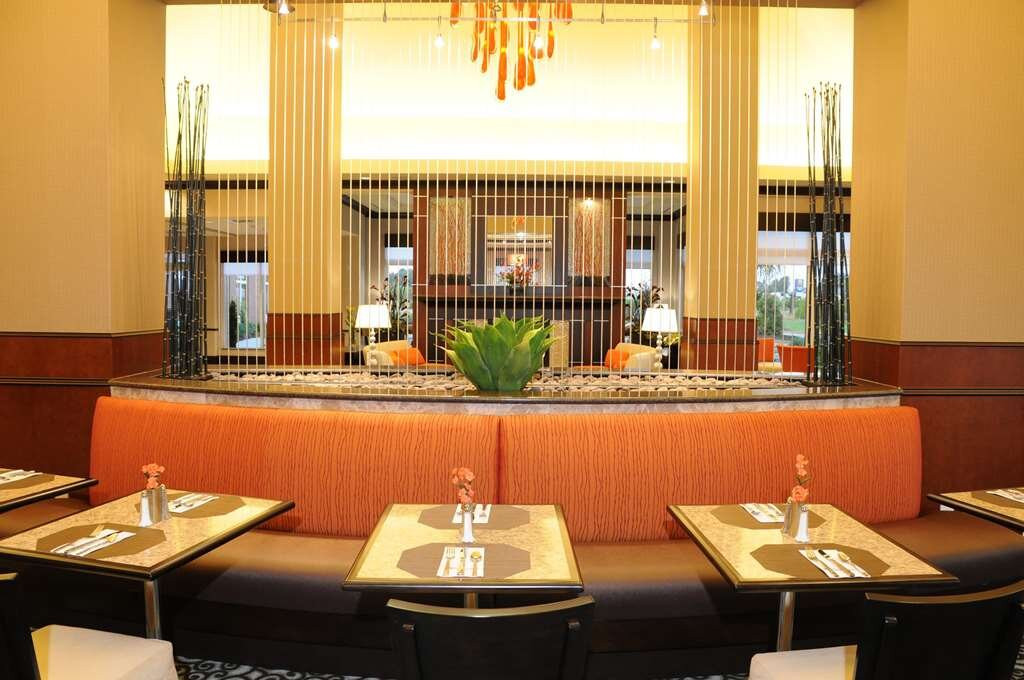 亚特兰大南麦克多诺希尔顿花园酒店主图