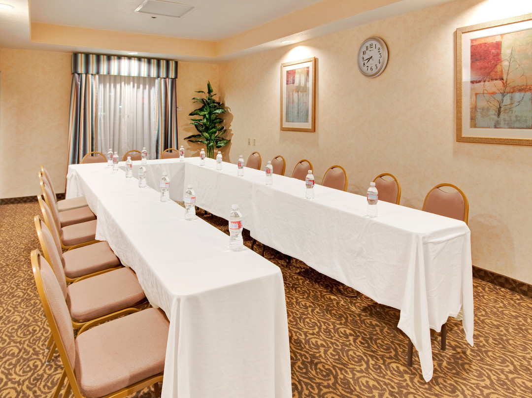 Holiday Inn Express Delano Hwy 99 by IHG主图