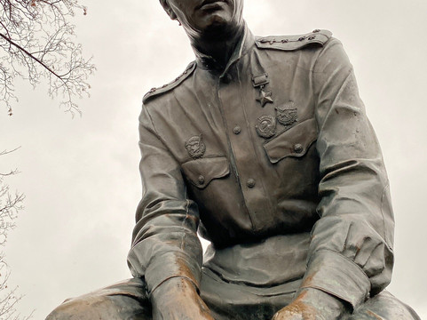 Leonid Bykov Monument-基辅必去景点