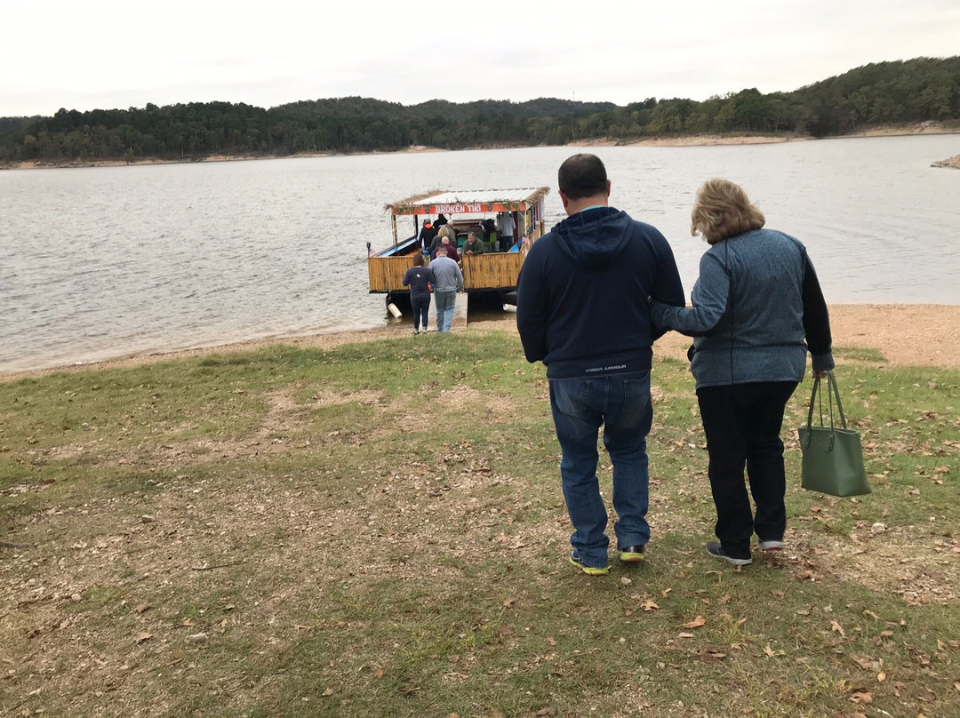 Broken Bow Lake Tiki Boat Tours景点图片