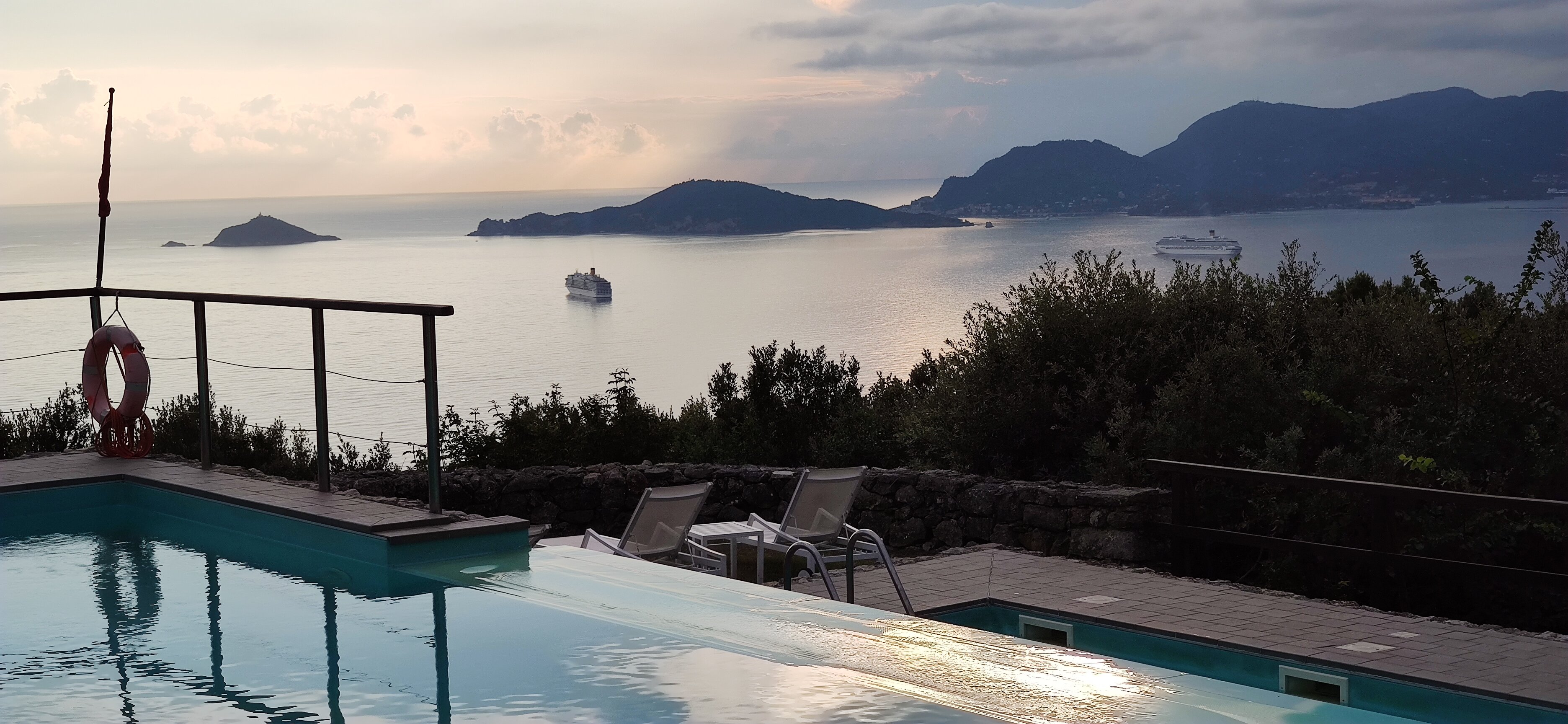 Golfo Dei Poeti Relais & Spa-泳池