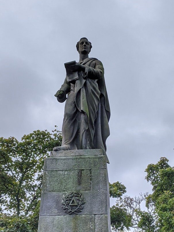 David Macbeth Moir Statue-马瑟尔堡必去景点