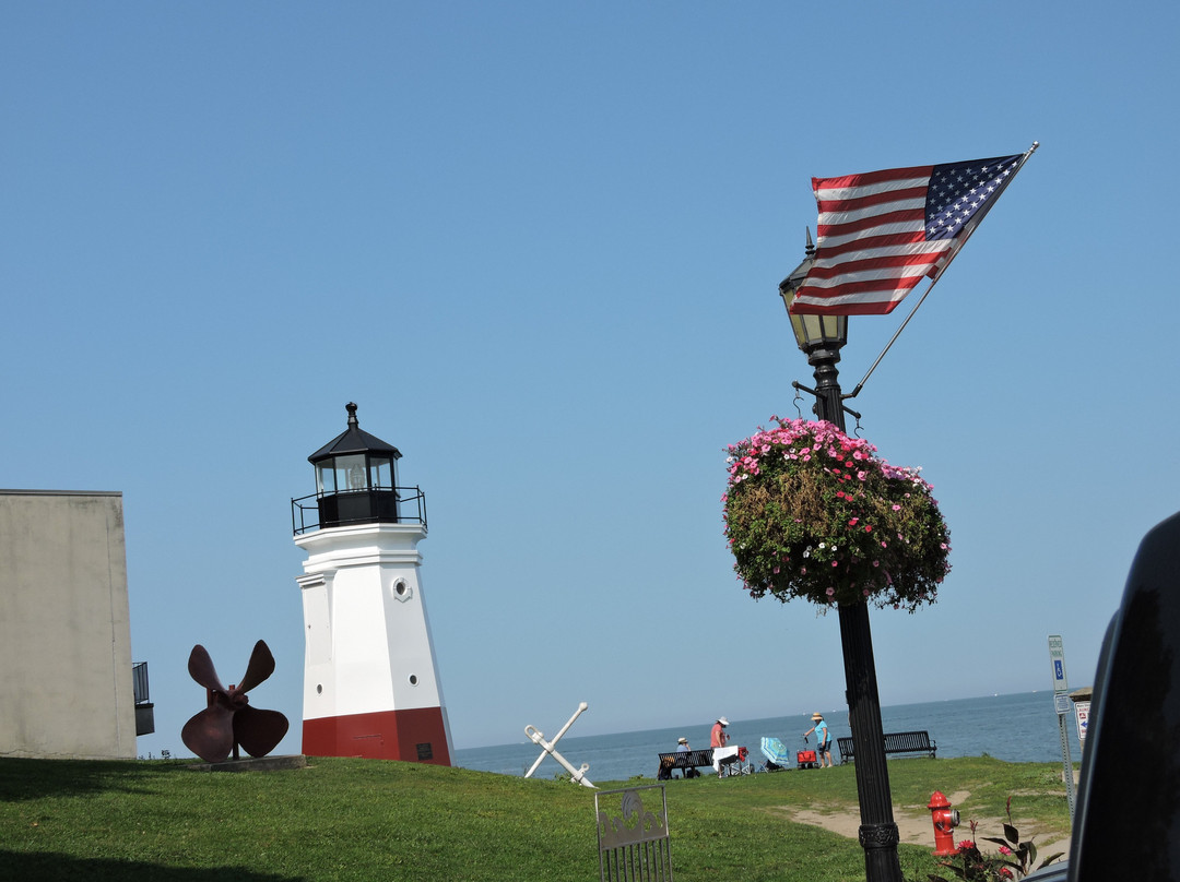 Vermilion Lighthouse景点图片