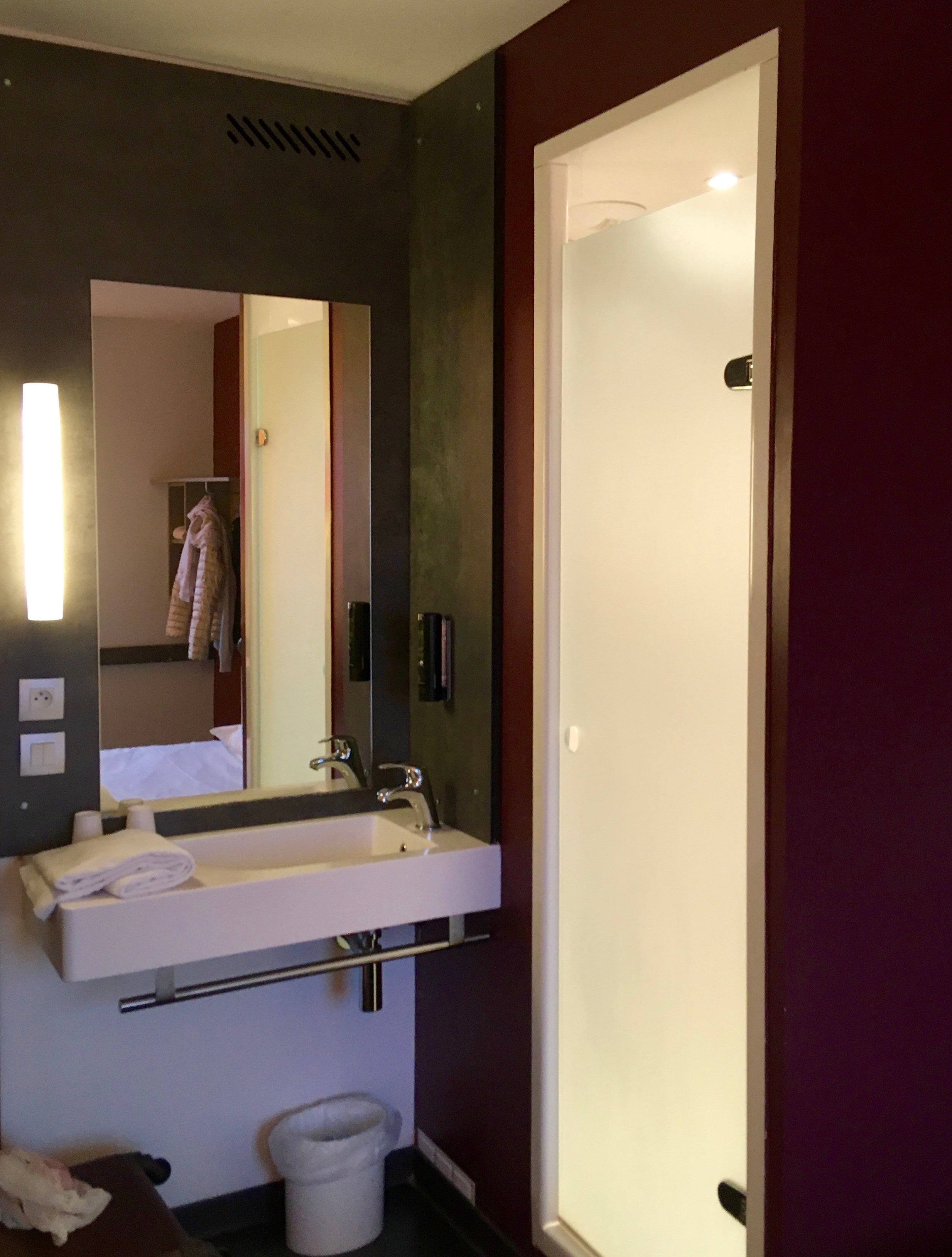 宜必思快捷里昂圣艾修伯里机场酒店-浴室