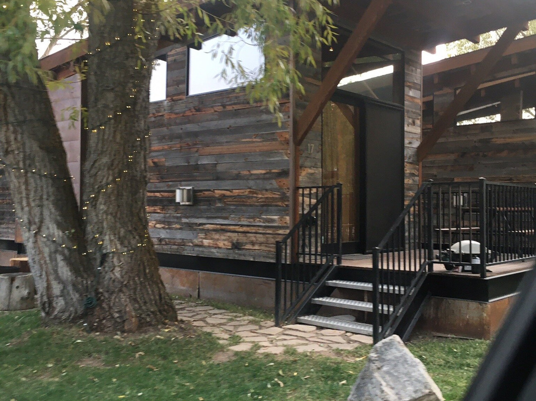 凡尔赛德度假酒店主图