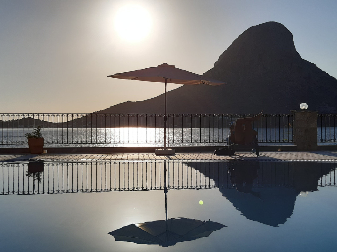 Elena Apartments主图