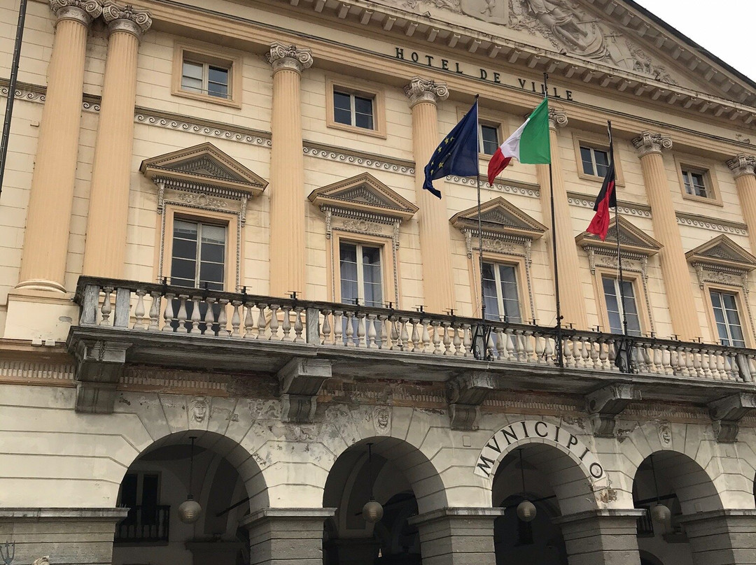 Piazza Emile Chanoux-奥斯塔必去景点