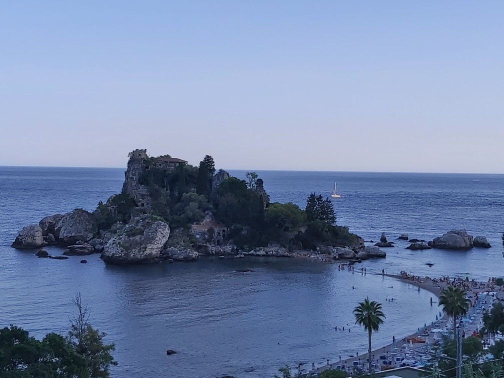 Escursioni in Barca Isola Bella Grotta Azzurra Daniele e Salvo-Giardini Naxos必去景点