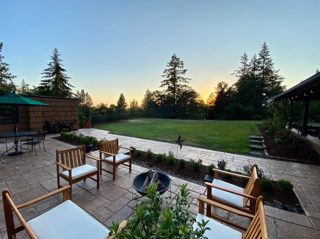 Mount Tom House主图