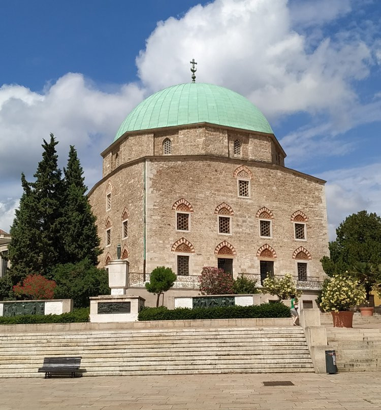 Mosque of Pasha Gazi Kassim Church of Gyertyaszentelo Boldogasszony景点图片