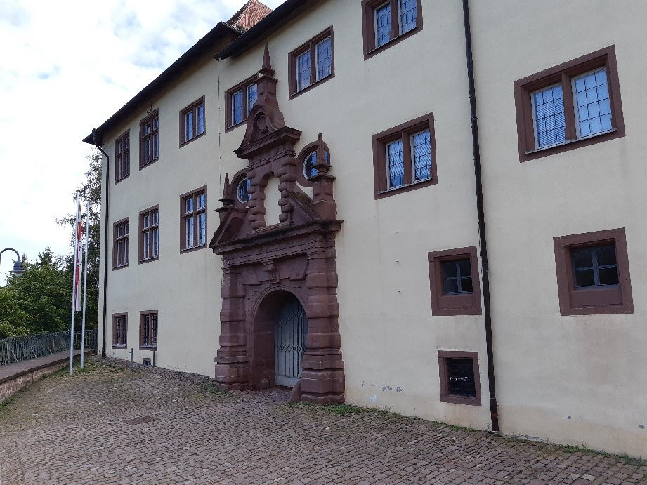 Schloss Neuenbuerg景点图片