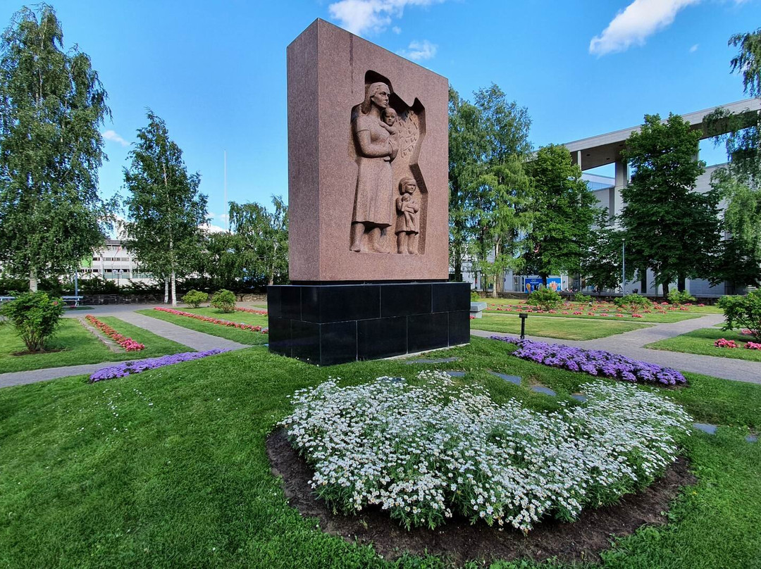 Sankarihautausmaan Muistomerkki-拉彭兰塔必去景点