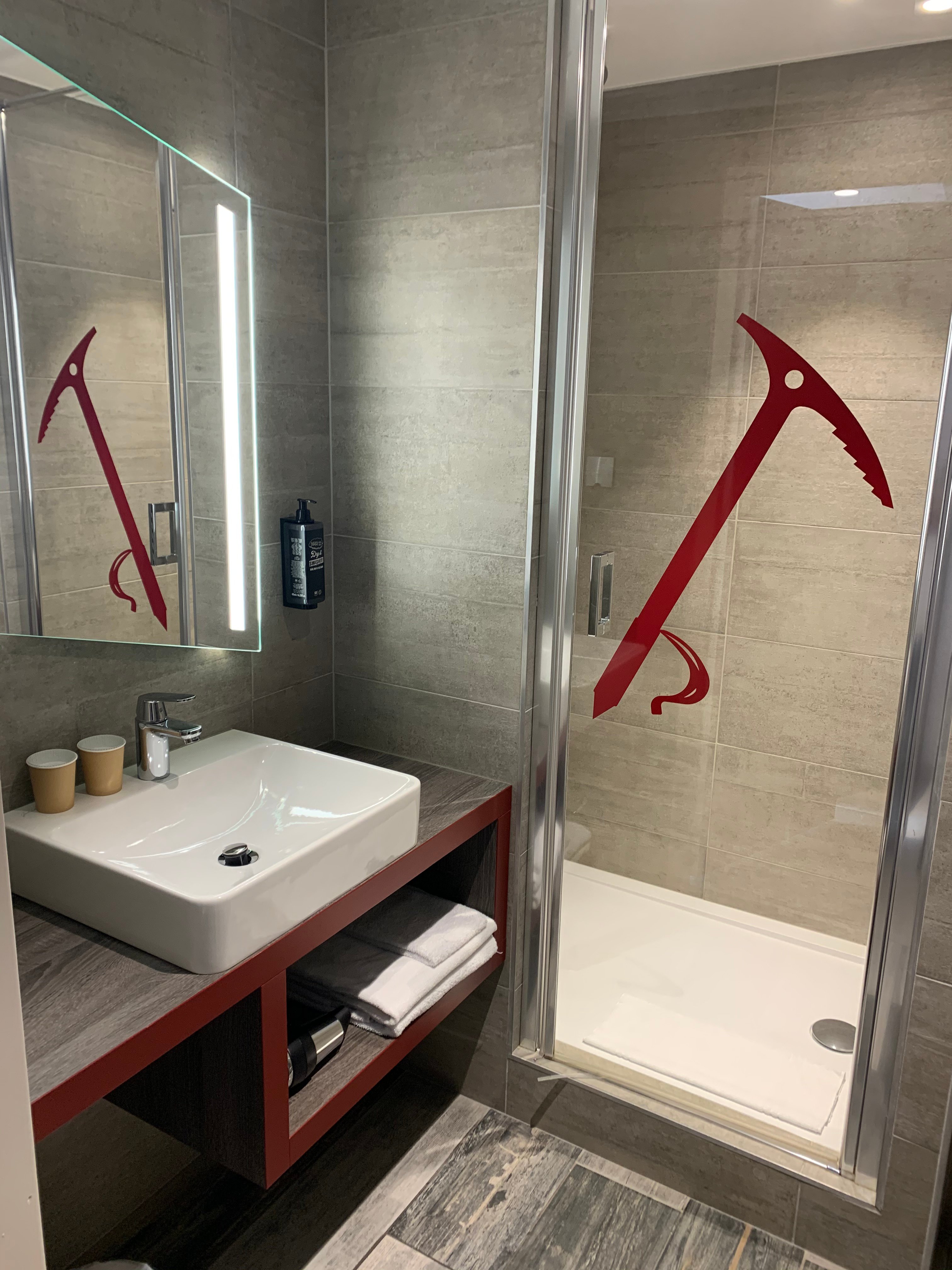 宜必思尚品萨朗什勃朗峰地区酒店-浴室