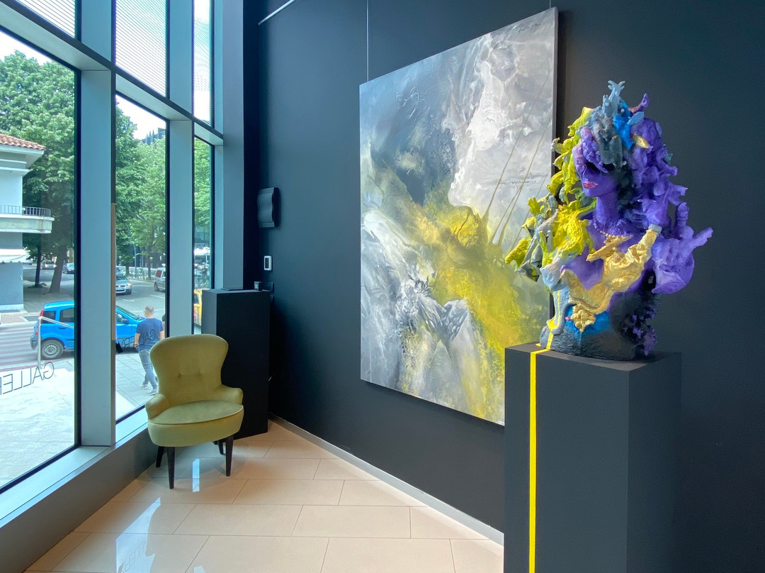 Gallery 70-地拉那必去景点