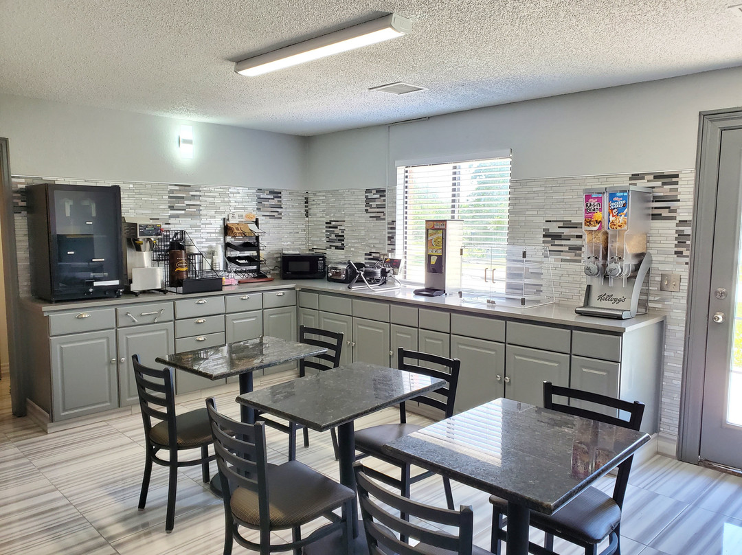 Super 8 by Wyndham Kansas City Airport主图