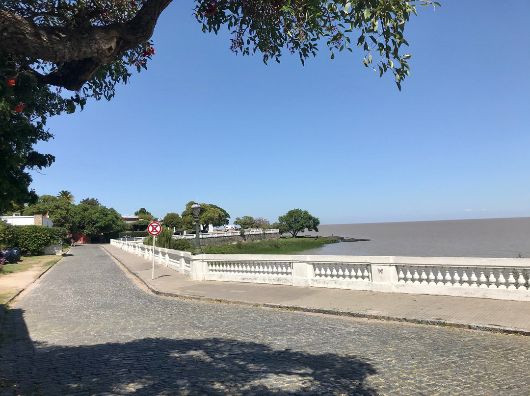 Paseo de San Gabriel-科洛尼亚·德尔萨克拉门托城必去景点