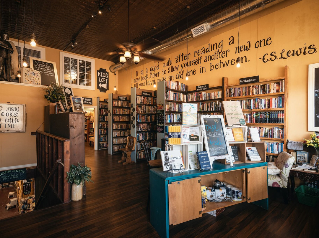 Chapters on Main Bookstore & Coffee Shop景点图片