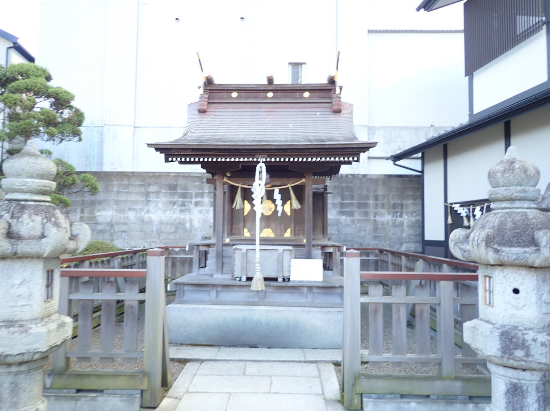 Okama Shrine景点图片