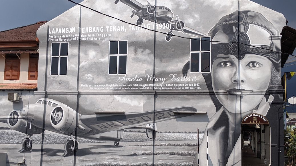 Mural of Aviator Amelia Earhart景点图片