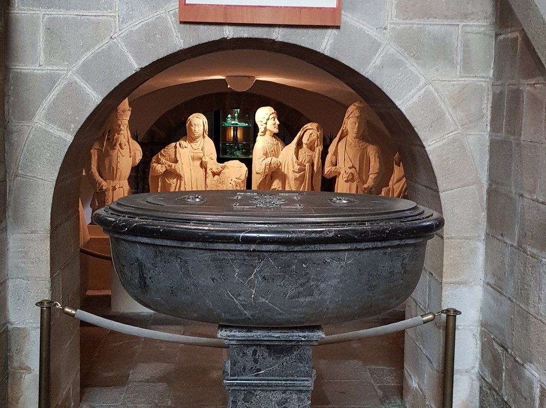 Abbaye Sainte-Croix-朗布依埃必去景点