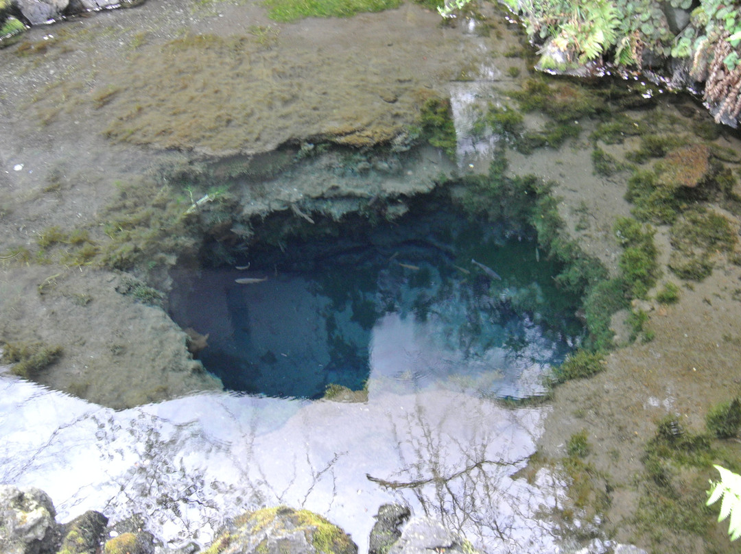 Okama Pond景点图片