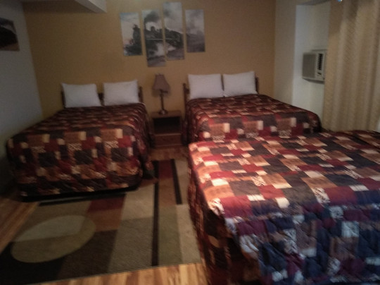 Deluxe Inn Motel主图