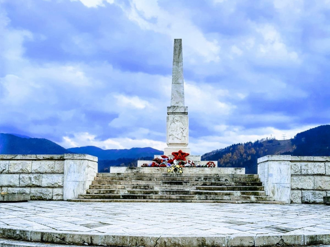 Monument of French guerrillas-Strecno必去景点