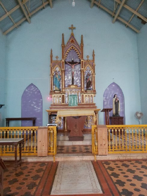 Holy Cross Church景点图片