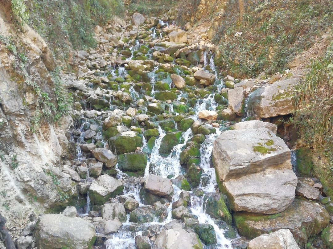 Ab Pari Waterfall景点图片