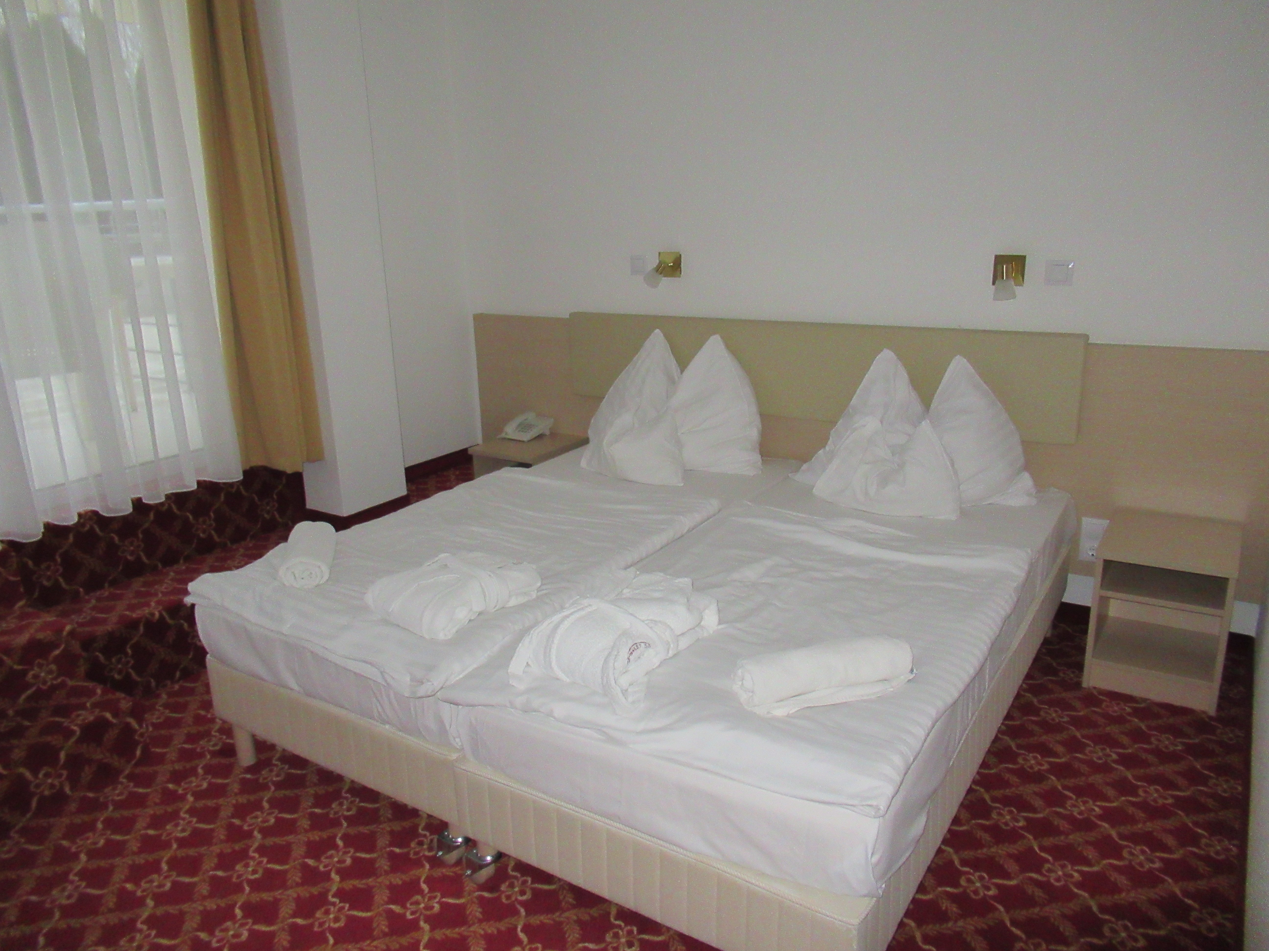 Két Korona Hotel-官方