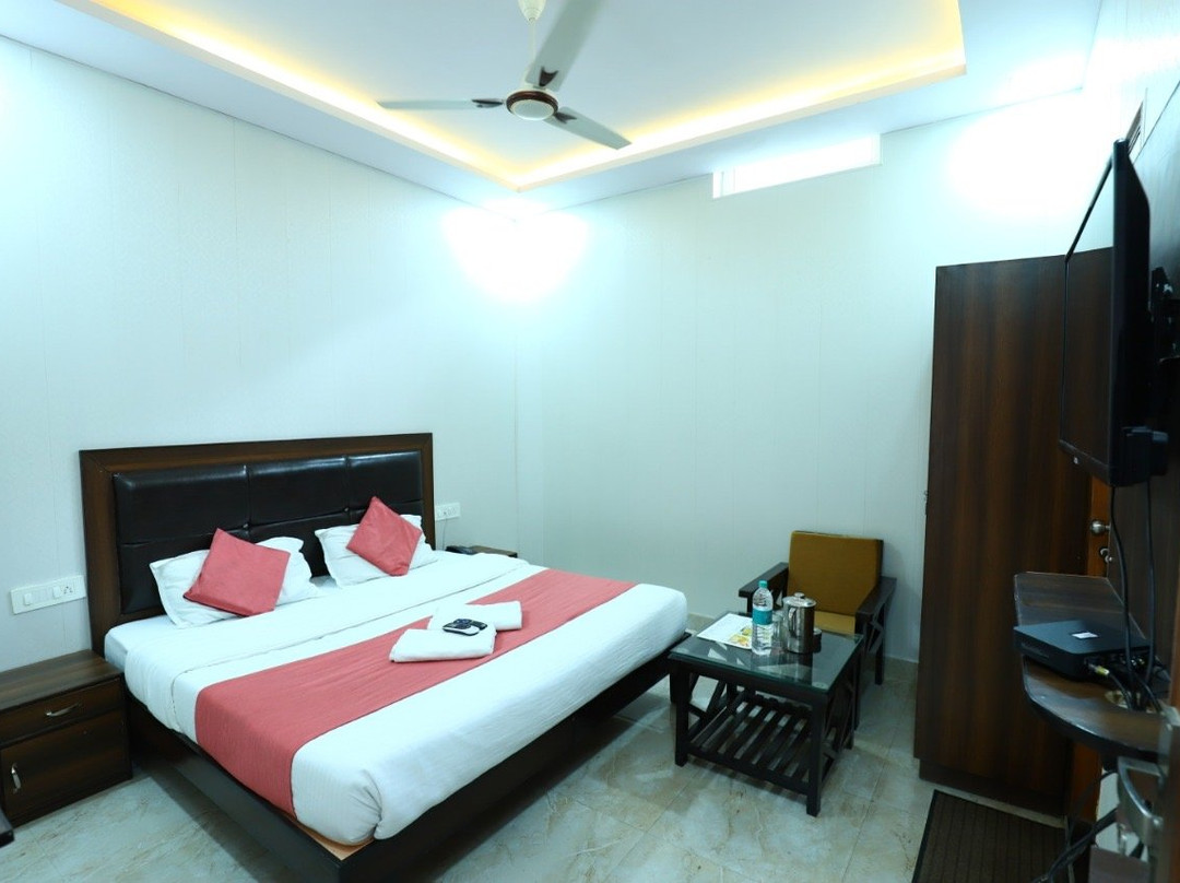 Yog Stay Hotel Laxman Grand主图