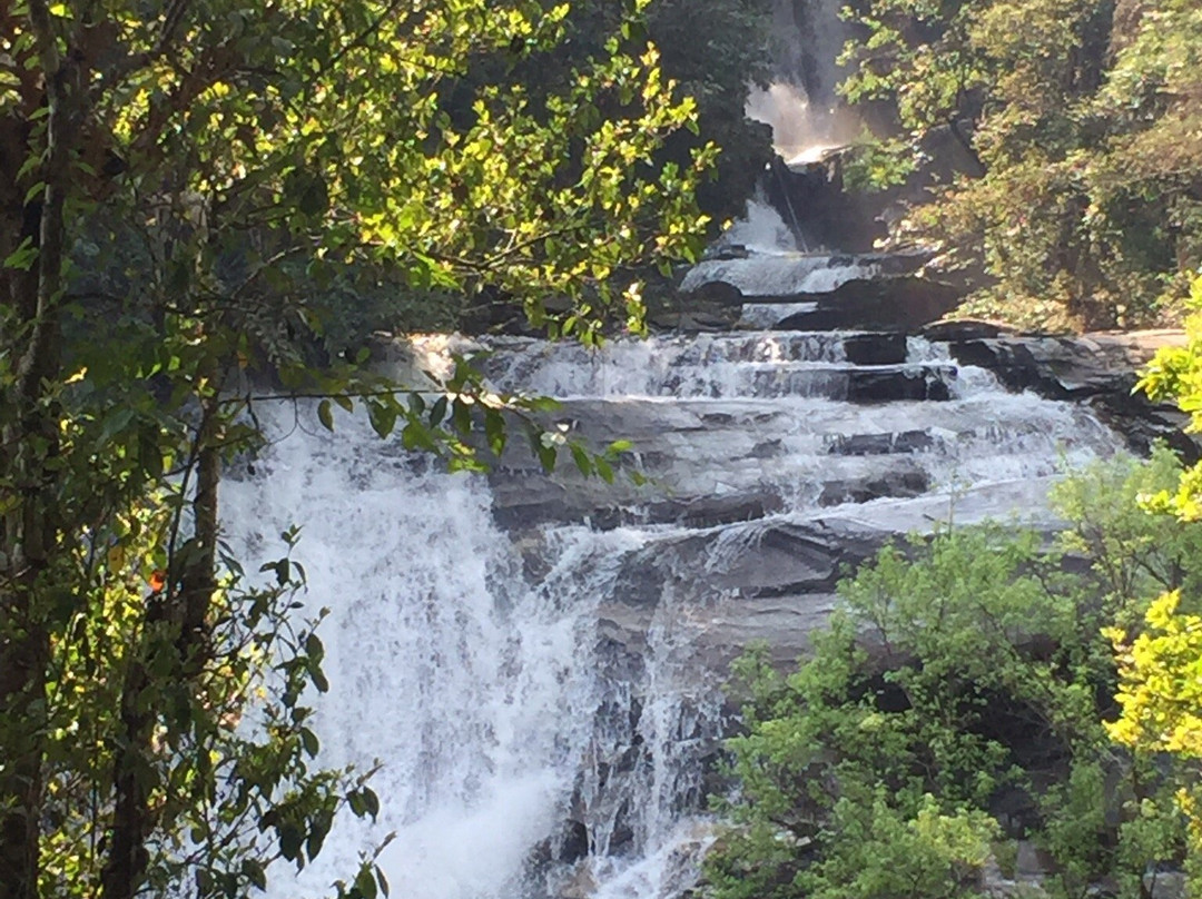 Sirithan Waterfall景点图片
