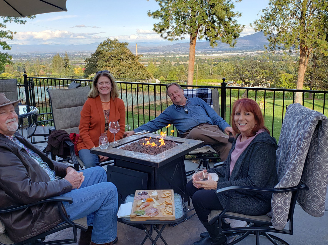 Hummingbird Estate主图