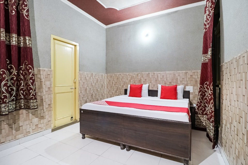 OYO 46131 Hotel Arora