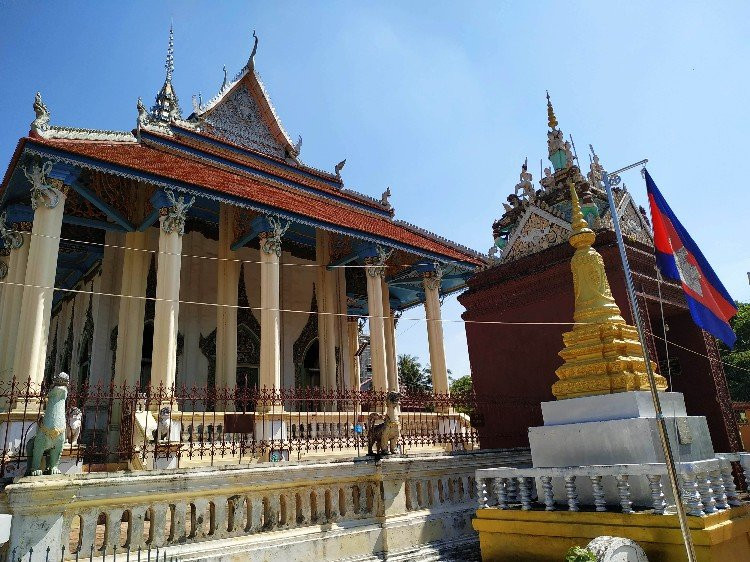 White Elephant Pagoda (Wat Tahm-rai-saw)-马德望必去景点