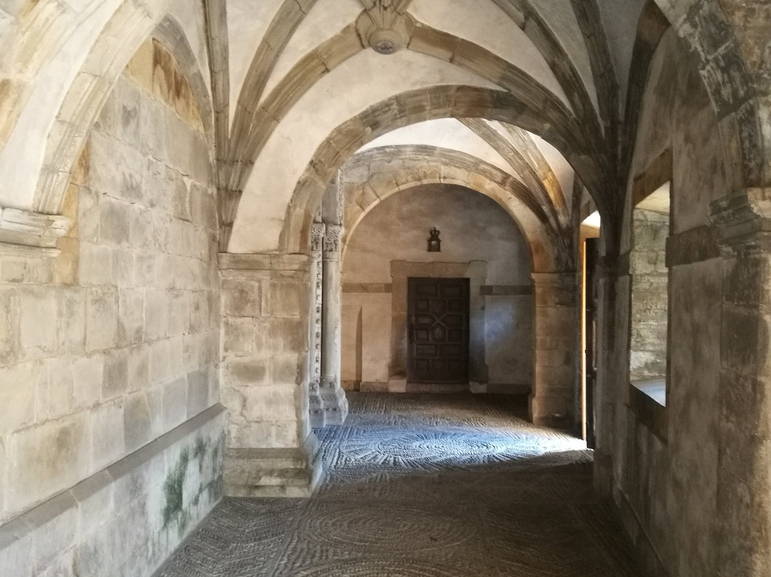 Colegiata de Santa Maria de Arbas-Villamanin必去景点
