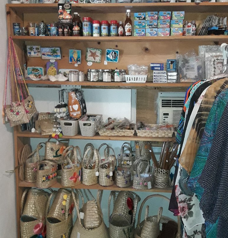 Valerie's Souvenirs and Sewing-Governor's Harbour必去景点