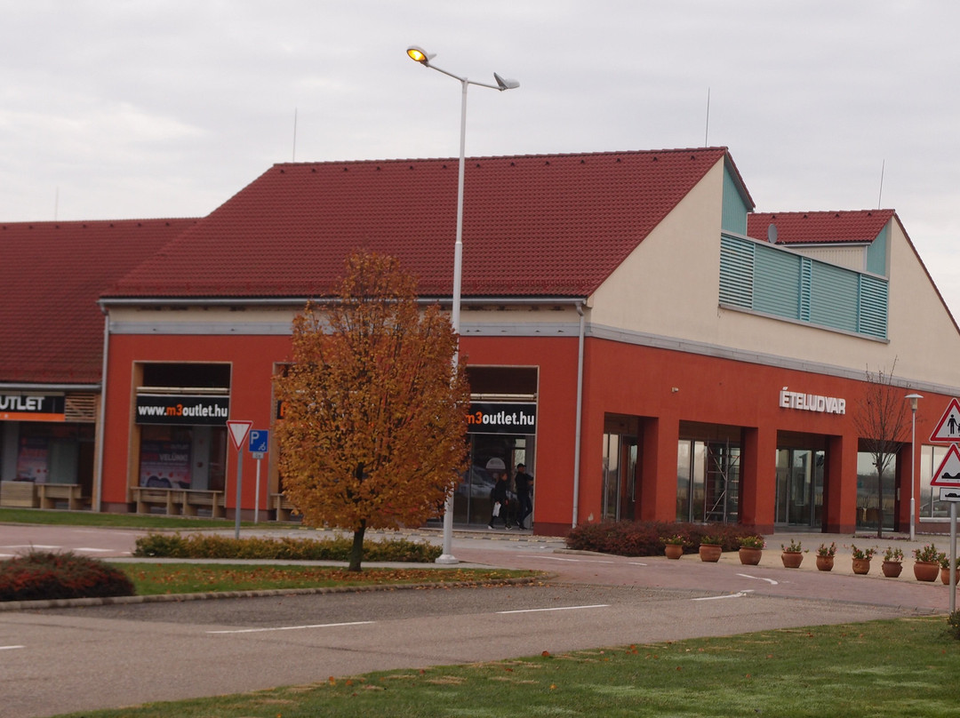 M3 Outlet Polgar景点图片